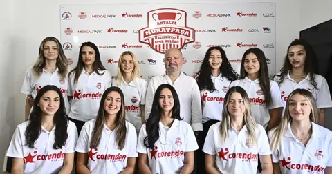 Antalya Muratpaşa’nın Sultanları yeni sezon için sözleşmelerini imzaladı