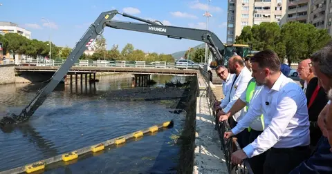 Bursa Büyükşehir Belediyesi Gemlik'te derelerde temizlik çalışmasını hızlandırıyor