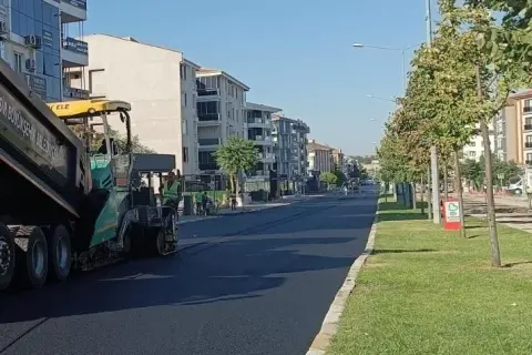 Savaştepe Caddesi 6 bin ton asfaltla yenilendi
