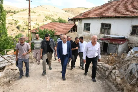 Malatya Başkanı Er: Selzede mahalleye konteyner desteği