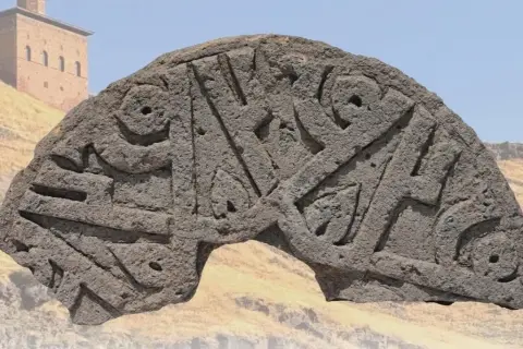 Ani’de Selçuklu taşı: Hz. Muhammed ismi 6 kez