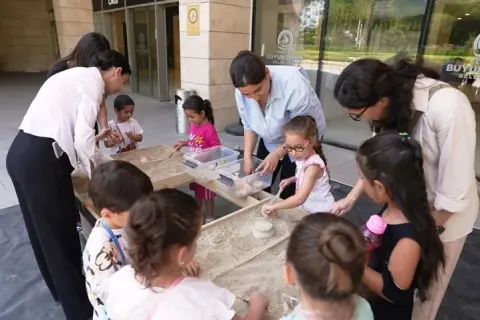 Denizli'de çocuklar bilim, tarih ve trafik eğitimiyle saha gezisi yaptı