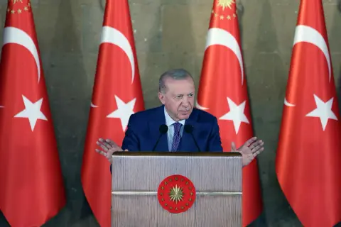 Erdoğan: Türkiye'nin dış politikasına rota çizilemez