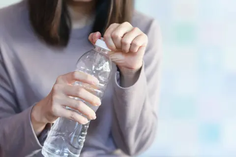 Ambalajlı suda doğru saklama: Üretim kalitesinden tüketici kontrolüne