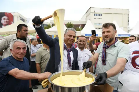 Antalya'da 10. Yöreler Renkler Festivali: 80 Dernek, 9 Gün Dolu