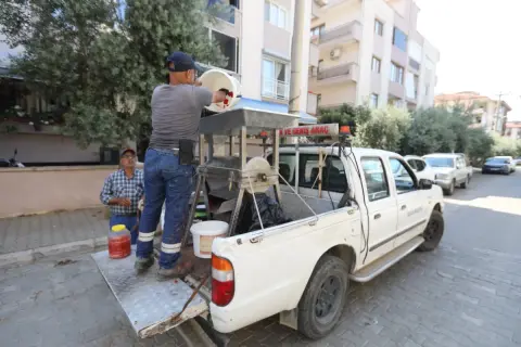 Selçuk’ta Kış Hazırlığı Kolaylaşıyor: Ücretsiz Salça Makinesi