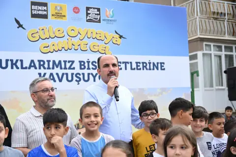 40 Gün Namaz Kılan Çocuklara Başkan Altay'dan Bisiklet