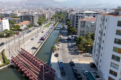 İzmir Körfezi'ne koku ve kirliği önlemek için Manda ve Bostanlı dereleri temizlendi