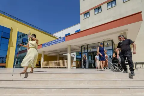 İzmir'de görme engellilere rehber olacak personele özel eğitim