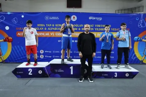 Düzce'li boksör Ömer Asaf Bayrak, Türkiye ikincisi oldu
