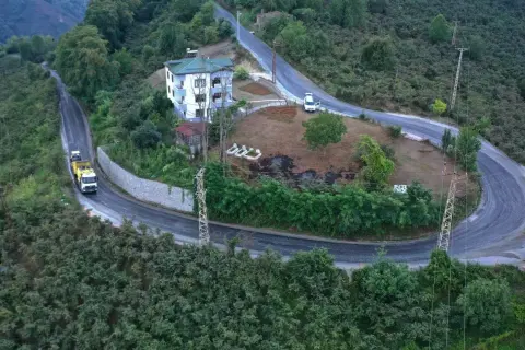 Ordu Gülyalı'da 20 yıllık toz çilesi bitti, asfalt yapıldı