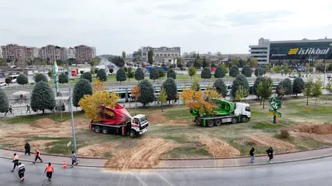 Konya’da tramvay güzergahındaki ağaçlar taşınıyor