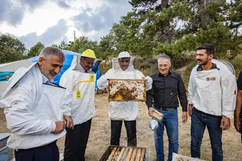 AK Parti Konya İl Başkanı Özgökçen sahaya inip üretimi yerinde inceledi
