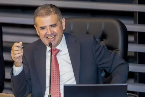CHP, Mezitli Belediye Başkanı Tuncer'i parti dışına çıkardı