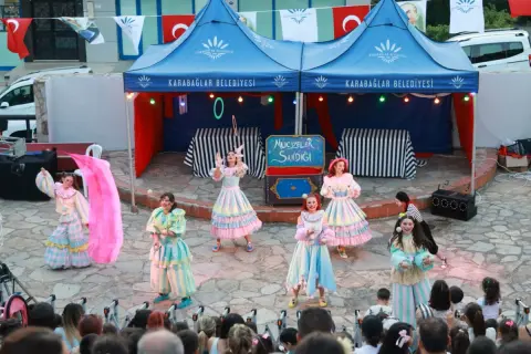 Karabağlar’da çocuk şenlikleri 39 etkinlikte 36 bini aşkın kişiye ulaştı