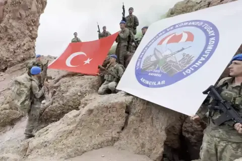 Erciyes'te Somali askerleriyle komando keşif tirmanışı