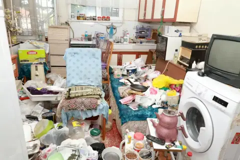 Osmangazi'de 'çöp evi' temizlendi: 2 kamyon atık çıkarıldı