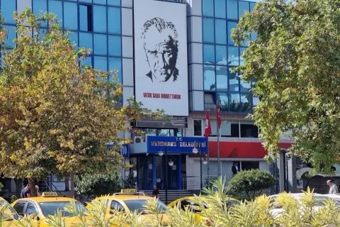 Menderes Belediyesi soruşturmasında 9 kişi gözaltına alındı