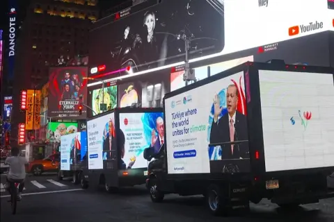 Erdoğan'ın Barış Mesajları Times Square'da Gösterildi