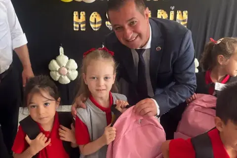 Yenimuhacir Belediyesi, 1. sınıflara çanta ve kırtasiye hediyesi