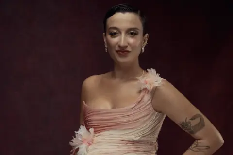 Melike Şahin'in 'Ölmem Ölemem' singli YouTube Trendler listesinde 1. oldu