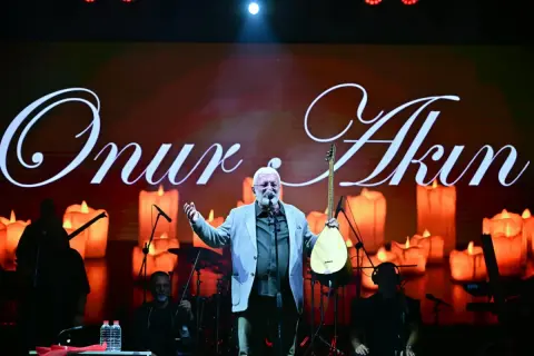 Kula’da Kurtuluş Haftası Son Konseri Onur Akın ile