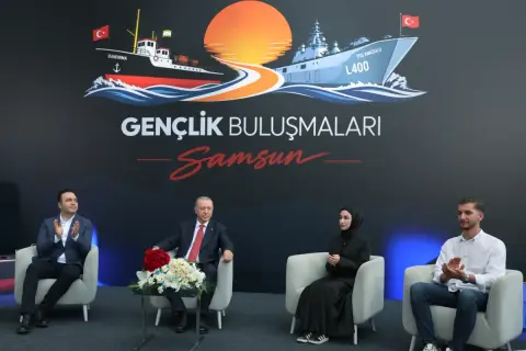 Erdoğan: Gelecek Türkiye'si gençlerin elinde