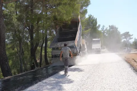 Kaş’te 40 yıl sonra yol yenileniyor