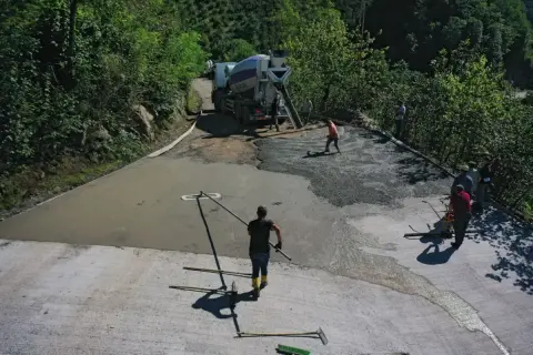 Kabadüz’de 600 metre beton yol hizmete açıldı