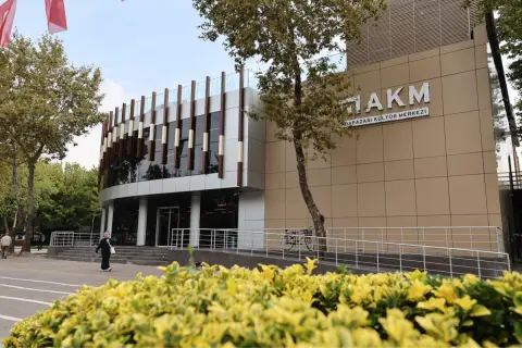 Sakarya Büyükşehir Belediye Başkanı Yusuf Alemdar, AKM'nin yeniden açılmasını duyurdu