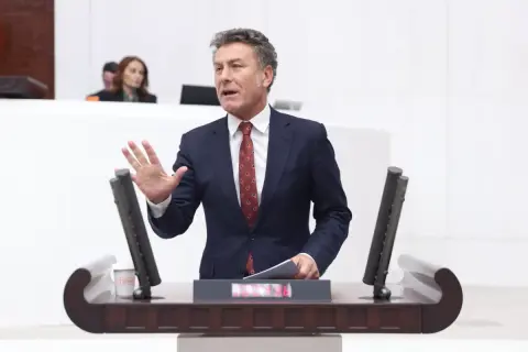 CHP'li Sarıbal, Berlin'de Die Linke'nin başarısını kutladı