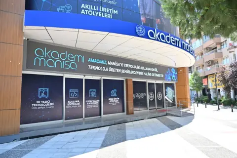 Akademi Manisa’da Ücretsiz Robotik ve Oyun Eğitimi