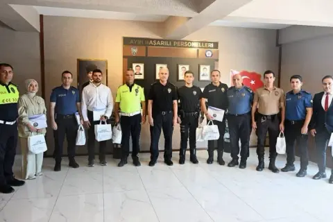 Düzce Emniyet Müdürü İbrahim Ergüder, Başarılı Personeli Ödüllendirdi