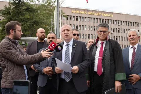 Ümit Özdağ: Diyarbakır Kürtçe tabelalar için suç duyurusu