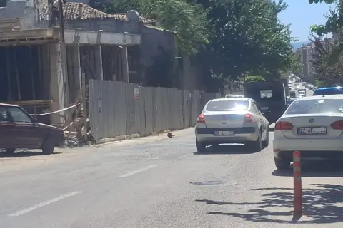 Keşan'da inşaatlar kaldırımları kapattı, yayalar ana yola itildi