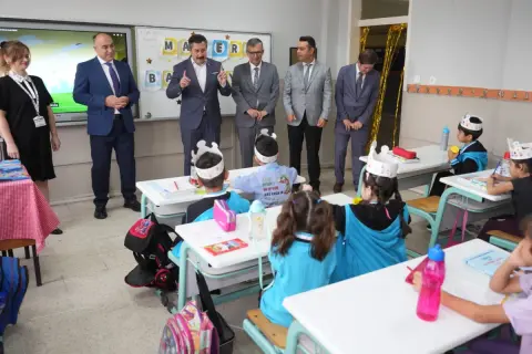 Yenişehir Belediye Başkanı, eski okulunu ziyaret etti