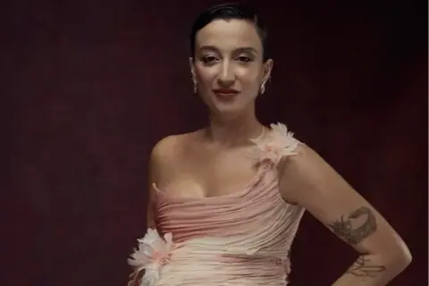 Melike Şahin 'Ölmem Ölemem' ile üçlü zirve yakaladı