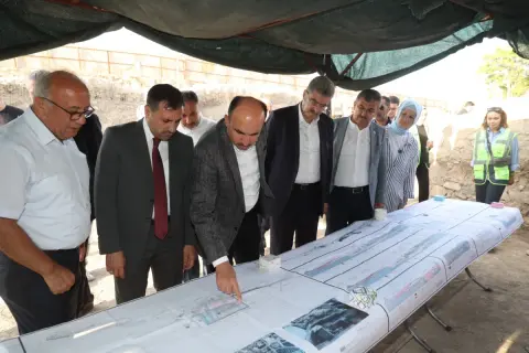 Konya Büyükşehir Belediyesi, Larende Kapısı ve Sur Duvarları Kazı Çalışmalarını İnceledi