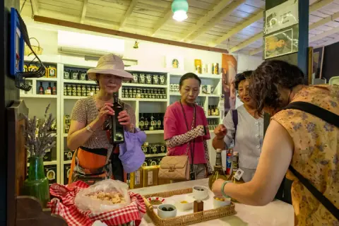 Çinli turistler Çanakkale zeytinyağına bayıldı