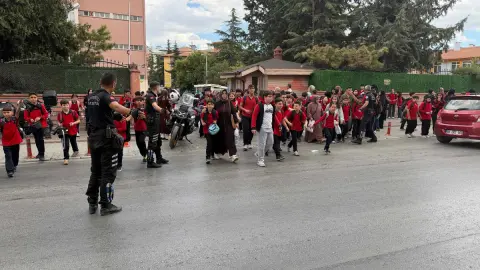 Konya Zabıta Okul Çıkışlarında Güvenli Geçiş Sağladı