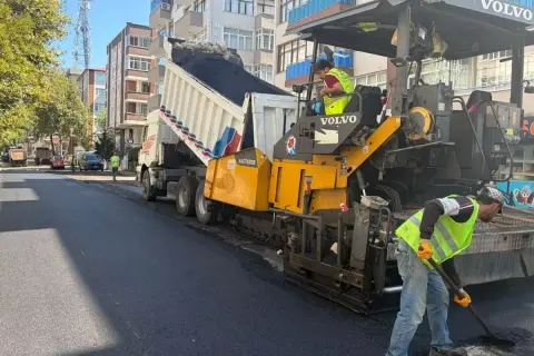 Trabzon'un yolları yenileniyor: 1 ayda 20 ilçeye asfalt