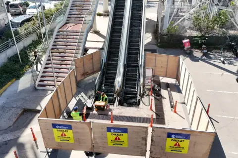 Kocaeli'de üst geçit yürüyen merdivenlerine kapsamlı bakım başladı