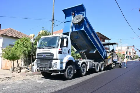Ahmetli’de 2 km yol sıcak asfaltla kaplandı