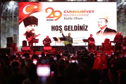 Keçiören'de 103. Yıl Coşkusu: Uğur Işılak Konseri