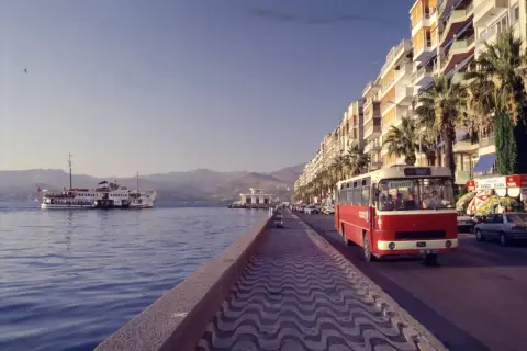 Yusuf Tuvi'nin objektifinden 50 yıllık İzmir