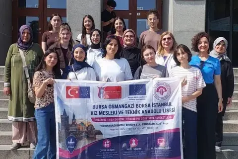 Bursa'lı liseliler Prag'da Erasmus stajı yaptı