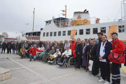 Darülaceze sakinleri denizle buluştu
