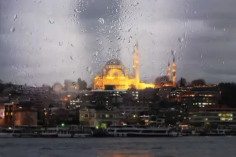 İstanbul’da eğitime 1 gün ara verildi! Motosikletlerin trafiğe çıkışı yasaklandı