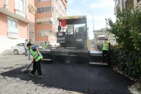 Gebze'de asfalt yama ve yol bakımı hız kesmeden sürüyor