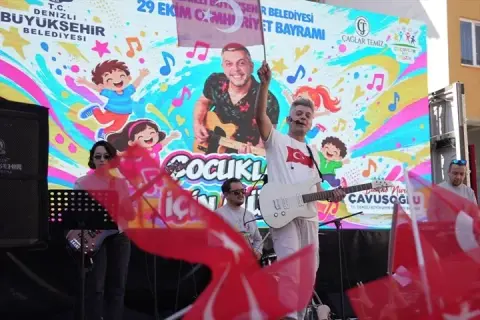 Denizli’de 9 okulda binlerce çocuk: Cumhuriyet coşkusu